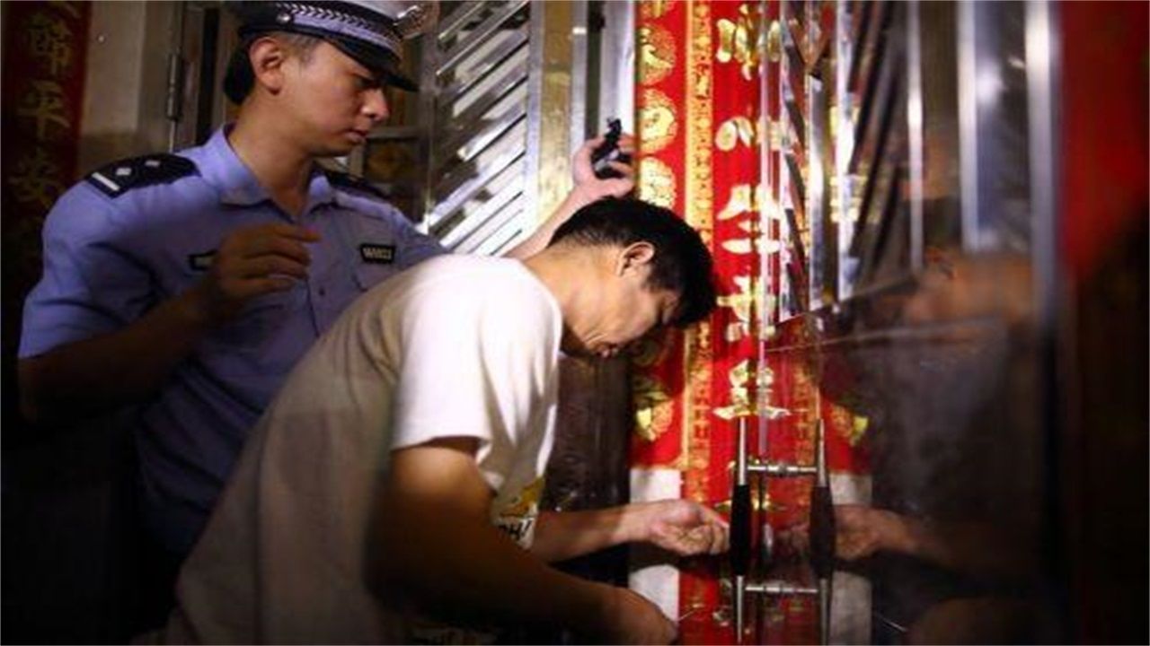 淮南请开锁师傅开了锁后，师傅为什么一般都不进门，就算主人请也不进去？